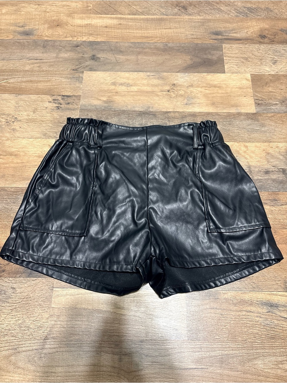 Windsor Black Faux Leather Shorts Size Medium Paperbag Waist Vegan Leather